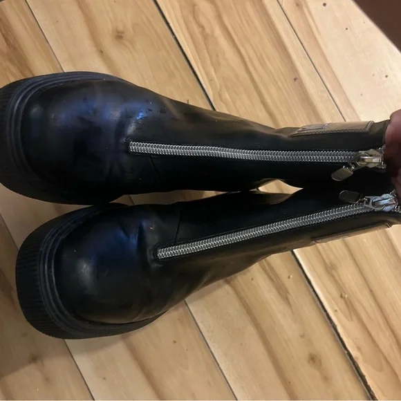 Authentic rubber spellout Fendi Women's Black Ankle Boots size 7 - Picture 2 of 5